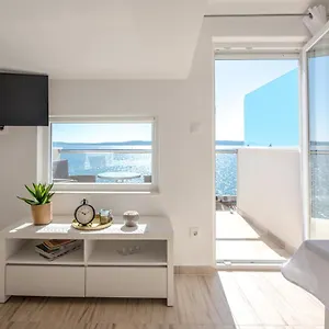 Amneris Apartment