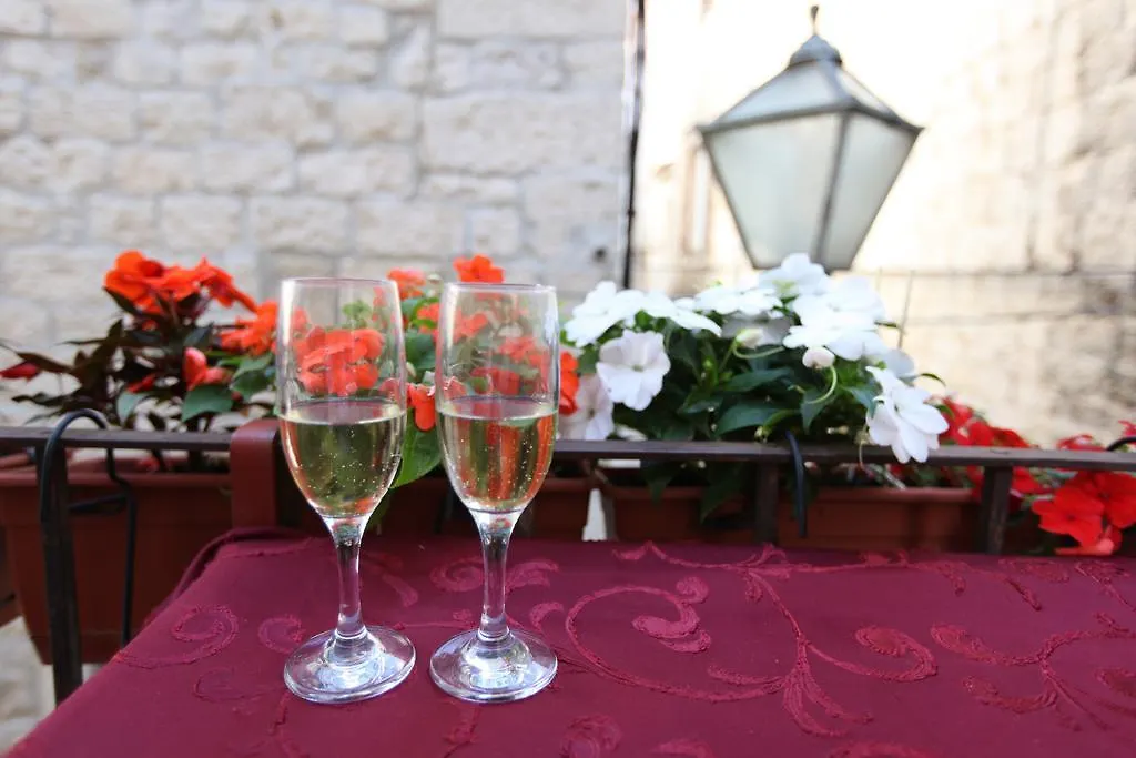 Tragurium & Salona Apartments Trogir