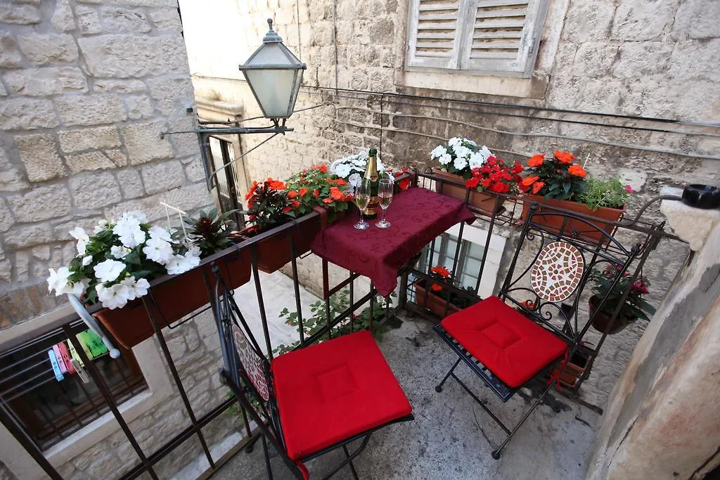 Tragurium & Salona Apartments Trogir