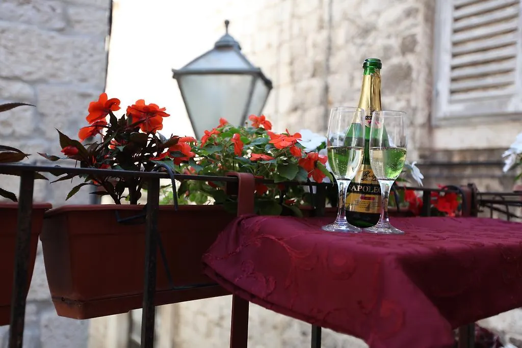 Tragurium & Salona Apartments Trogir 0*,