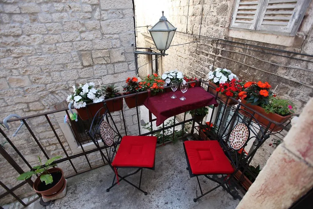 Tragurium & Salona Apartments Trogir