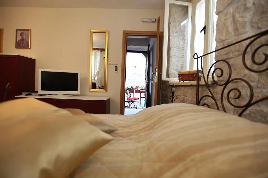 Tragurium & Salona Apartments Trogir