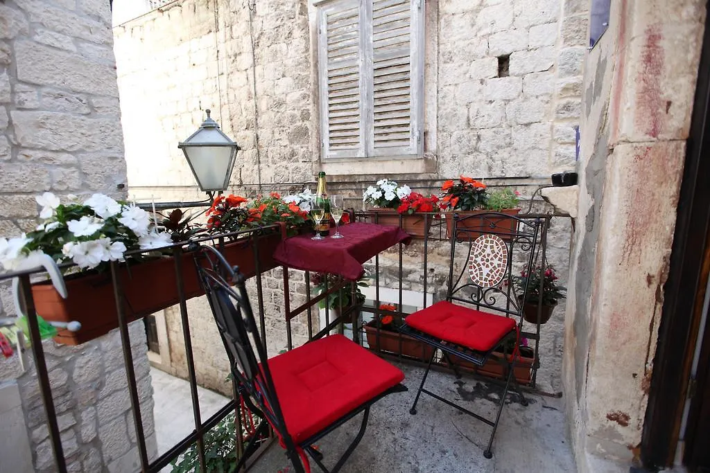 Tragurium & Salona Apartments Trogir Kroatien