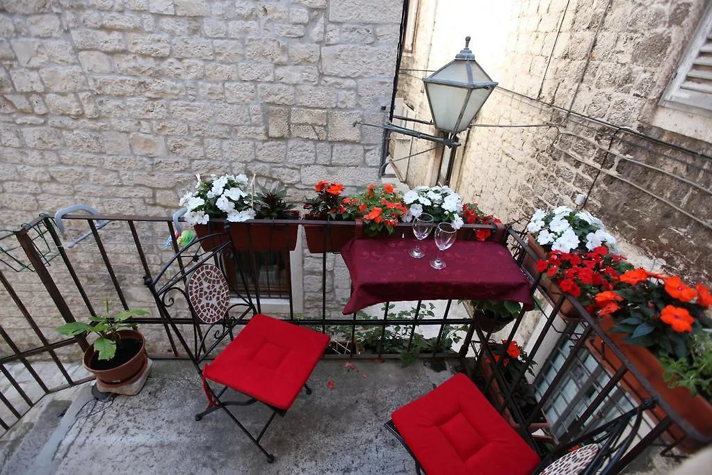 Tragurium & Salona Apartments Trogir