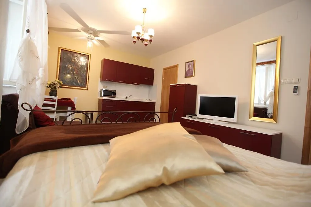 Tragurium & Salona Apartments Trogir
