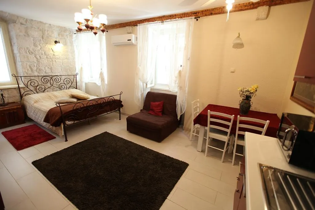 Tragurium & Salona Apartments Trogir