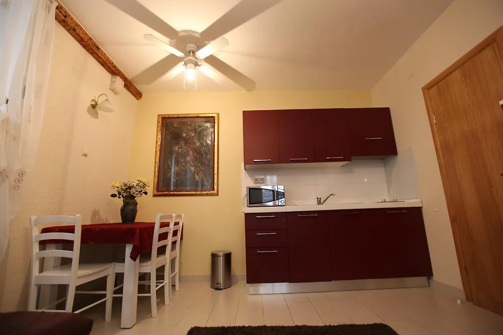 Tragurium & Salona Apartments Trogir 0*,