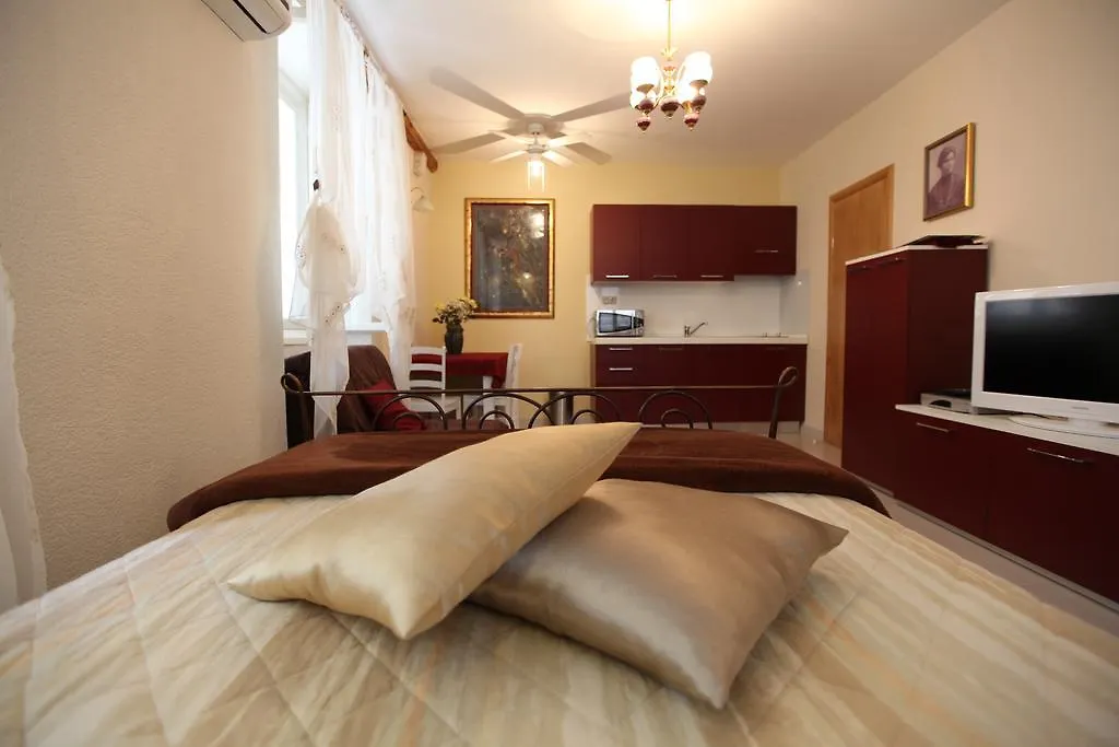 Tragurium & Salona Apartments Trogir Kroatien